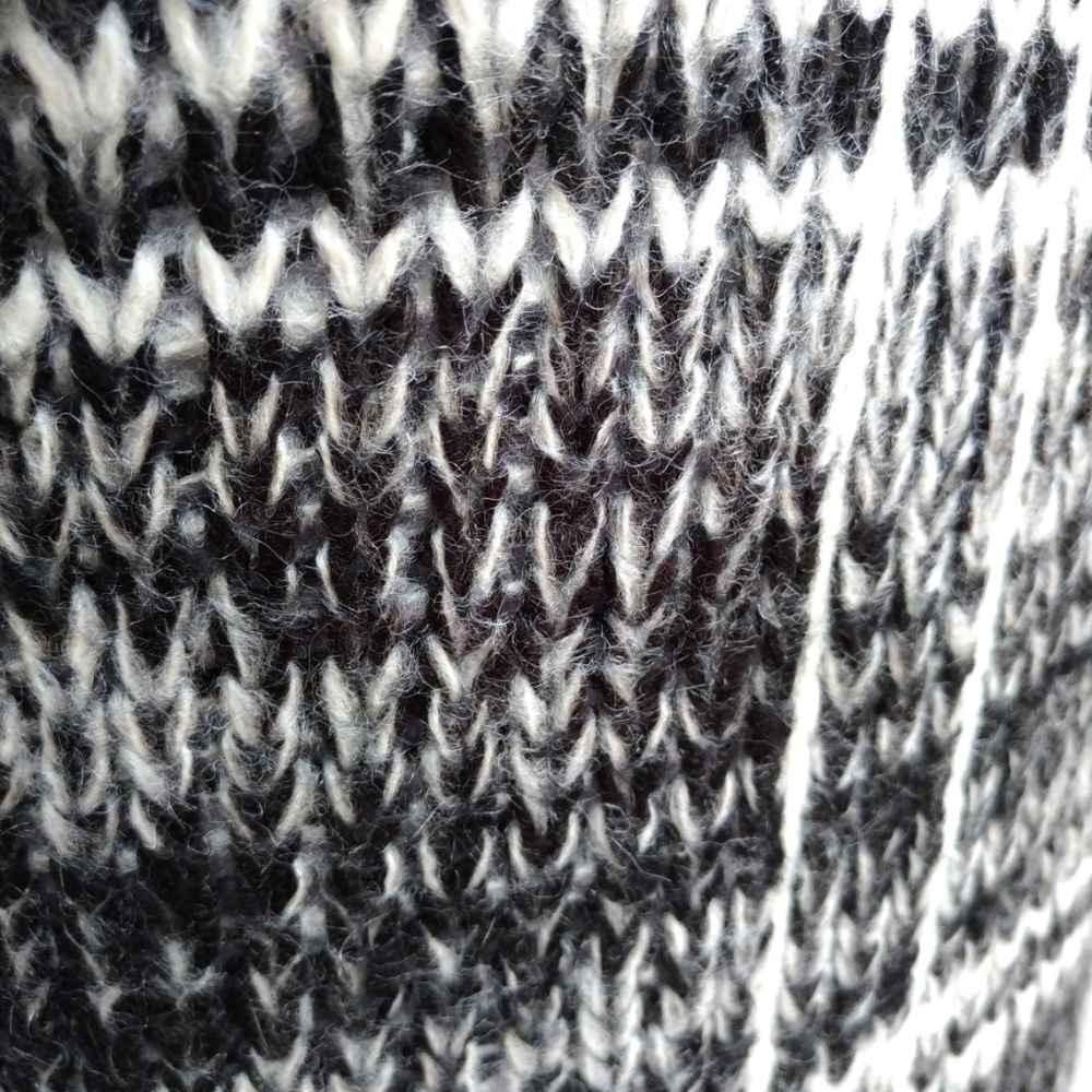 RESERVED.  Black Plaid Sweater White - Picture 4 of 7